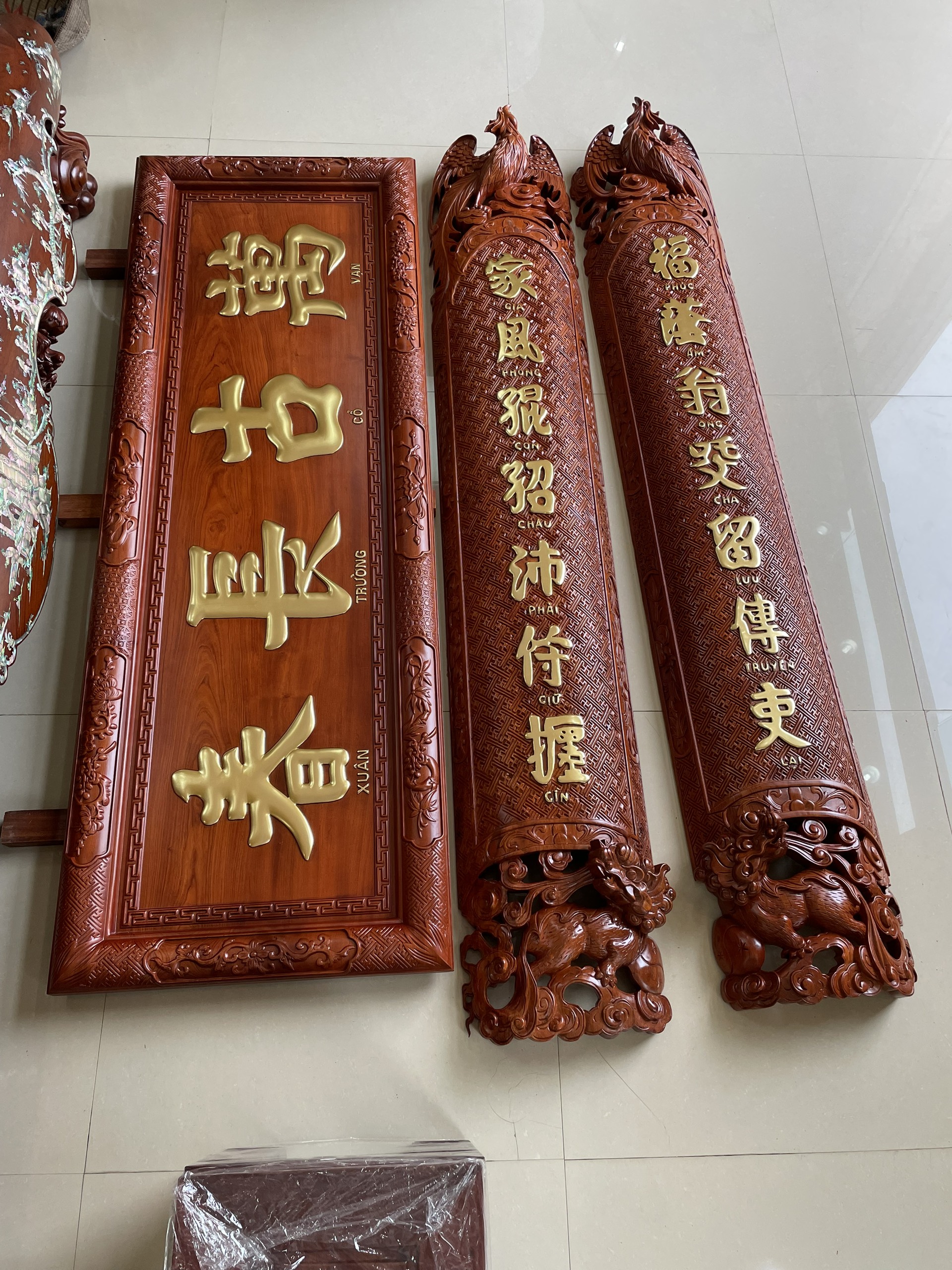 TẠI TỰ CÂU ĐỐI LONG MÁNG GỖ HƯƠNG